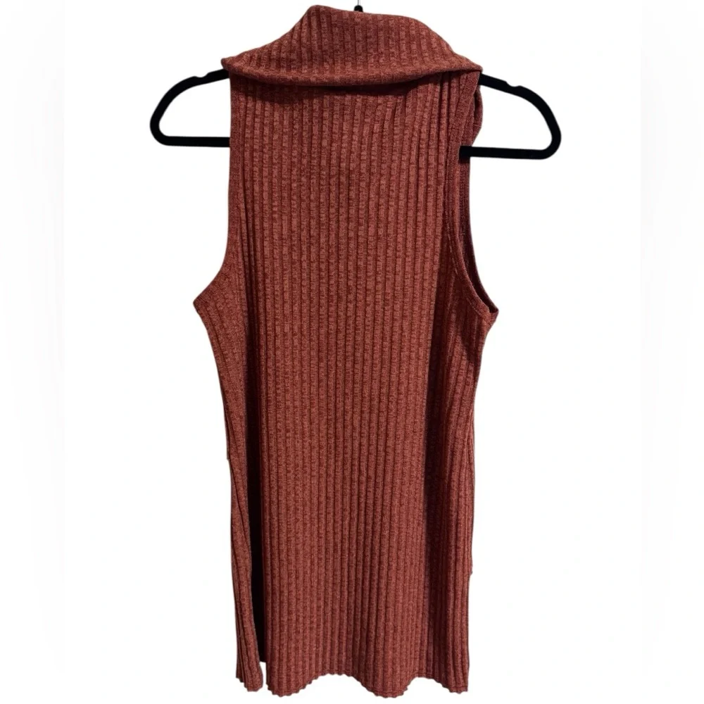 ASTR The Label Rust Ribbed Sleeveless Turtleneck Top Small - Picture 2 of 9